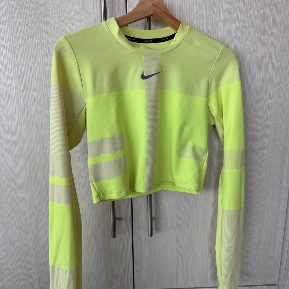 ✨ Women’s Nike Neon Yellow Crop Top – Size Small ✨ PERFECT CONDITION!